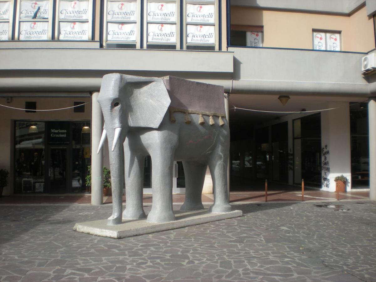 Suite113 In The Center With Beach Pescara Exterior foto