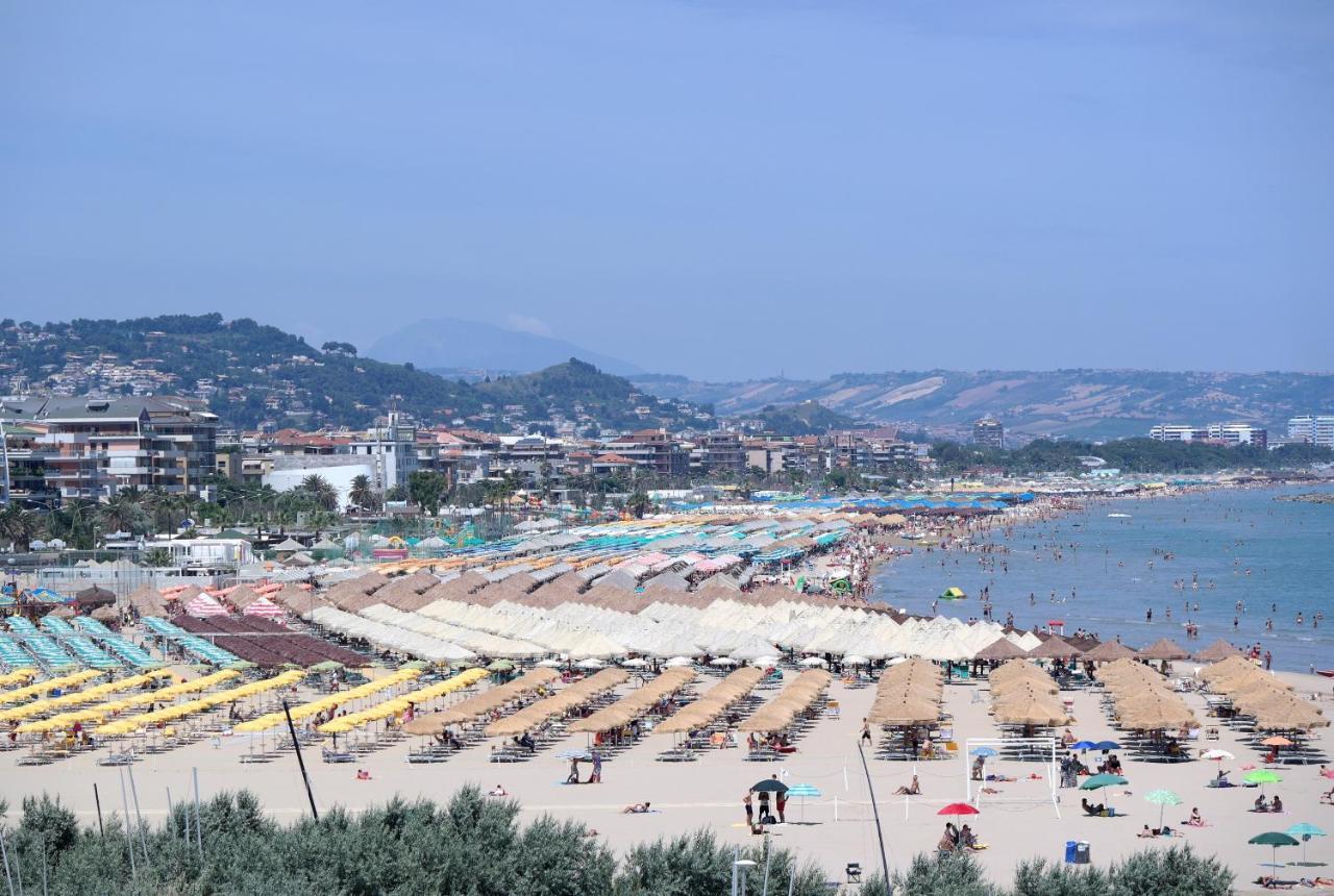 Suite113 In The Center With Beach Pescara Exterior foto